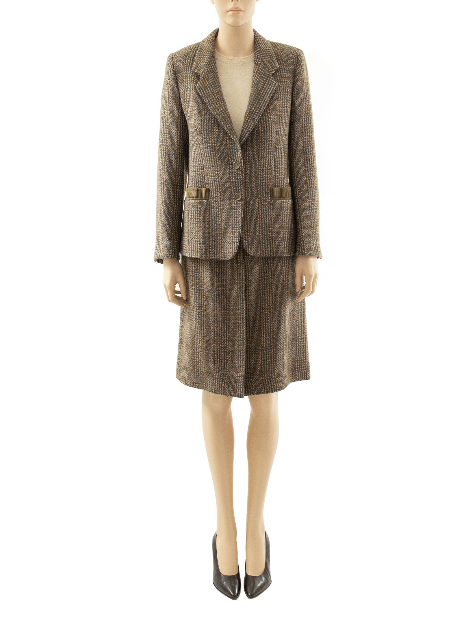 Model is wearing Italian Forall vintage 70s brown, beige, olive, blue plaid skirt suit in a woven soft Italian Alpaca. IT 42.